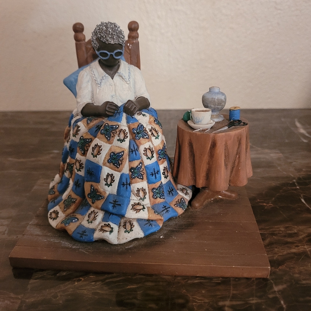 Sass n class Grandma's hands Figurine